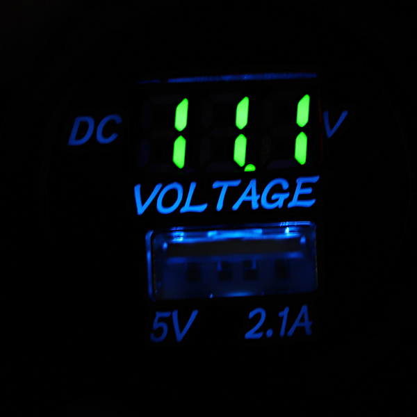 USB-porter Bil Lader Spenningsvisning Voltmeter Kjøretøy Strøm IP66 Vanntett 2.1AGrønn DC12-24V