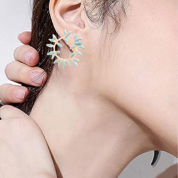 2 paria trendikkäitä Leaf Ear Stud -muotoisia korvakoruja naisten häihin