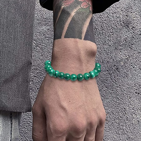 1 elastisk grønn edelsten armbånd med 8mm. mm perler, egnet f