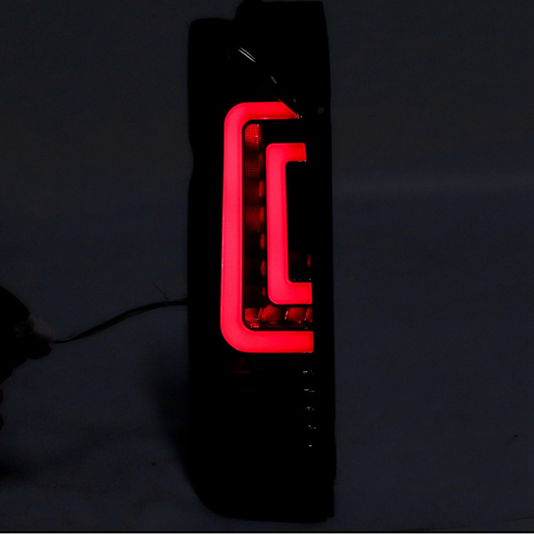 Par LED Baklykter Samling Kvadratisk Baklykt Passer for Hiace 200 Pendlerbuss 2005-2017 Røkt Linse