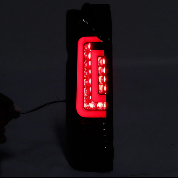 Par LED Baklykter Samling Kvadratisk Baklykt Passer for Hiace 200 Pendlerbuss 2005-2017 Røkt Linse