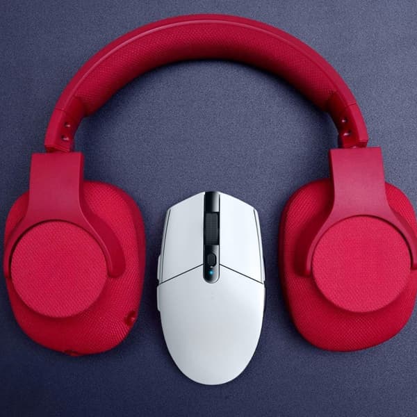 Trådløs gamingmus, Tri-Mode Connectivity USB-C Bluetooth for problemfri skift, ultralet 5600DPI optisk sensor kompakt design med White