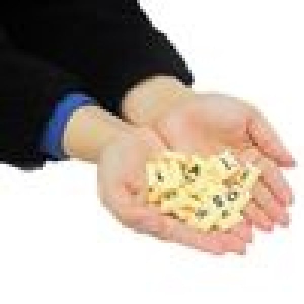 Spansk Scrabble-utgåva: Autentiska träbokstäver, tjock spelplan och specialbrickor LL, RR, Ñ för engagerande korsordsstrider