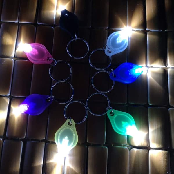 7 kpl erittäin kirkkaita mini-LED-avaimenperävalaisimia, avaimenperävalo
