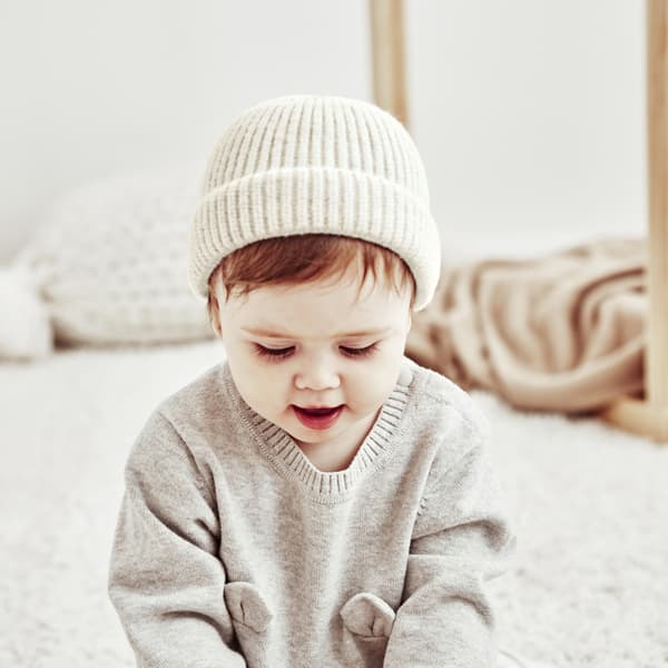 Varm stickad mössa för baby höst och vinter, barnmössa i akrylfiber med enfärgad design