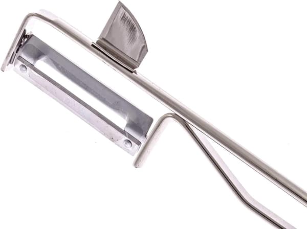 Oplev problemfri køkkenforberedelse med ultraskarpt rustfrit stålblad, dobbelte zigzag-blade til multifunktionel skrælning, ergonomisk design sikrer