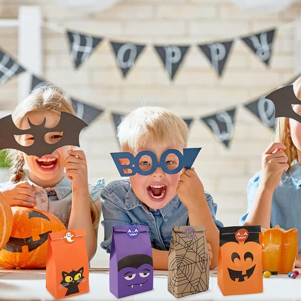 40-delat set med Halloween-presentpåsar i papper, kraftpapperspåsar för Halloween platta godispåsar