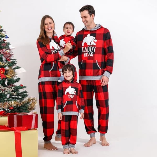 Jouluiset yhteensopivat perhepyjamat hupulla, Buffalo-ruutu