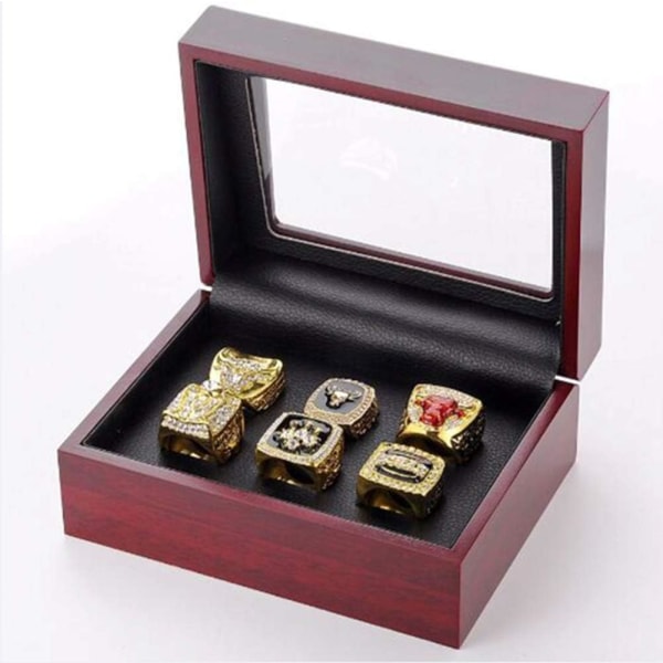 Set med 6 NBA Bulls Championship Replica Ring av Display Box