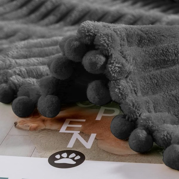 Fleecefilt Plädstorlek – 51x63, Mjuk, Plyschig, Fluffig, Luddig, Varm, Mysig – Perfekt Pläd för Soffa, Säng, Soffgrupp - med Pompom-Frans Dark gray