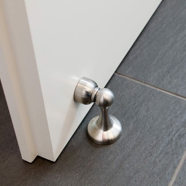 Kraftig magnetisk dørholder for sikker vægbeskyttelse, moderne design komplementerer enhver indretning