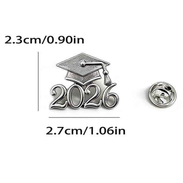 Elegant 27x23 mm studenterhuebroche i guld, sølv, sort til studerende i 2026