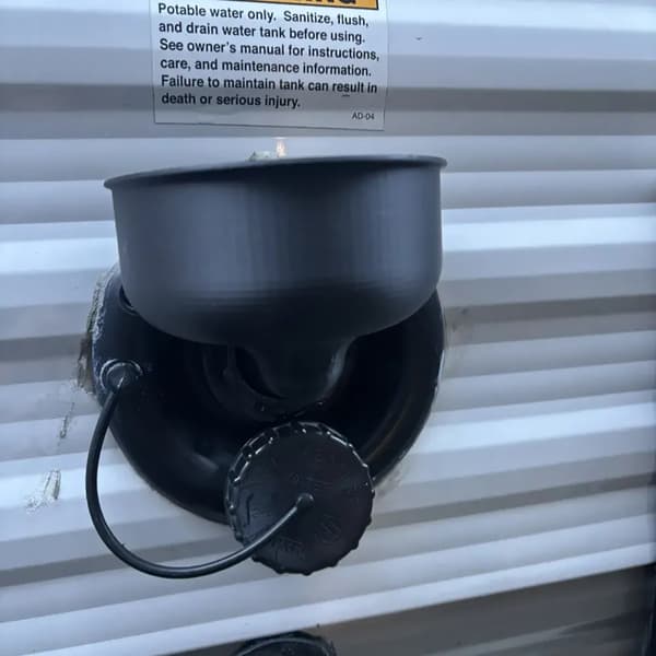 Vattenpåfyllningsverktyg i plast Vatteninloppstratt Perfekt för husvagnar Black