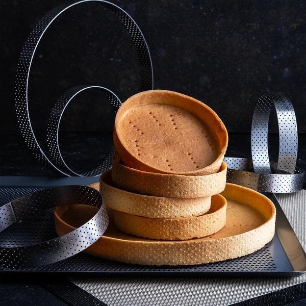 2026 latest explosion 6 pcs Stainless Steel Cake Rings 8 cm Perforated Metal Circles Baking Round Cake Ring for Home Kitchen Making Tools