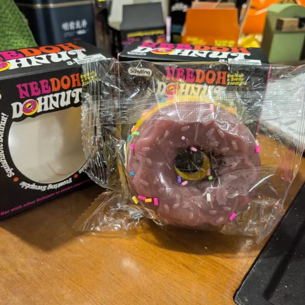 NeeDoh Donut Squeezer Maltose Rebound Stressavlastningsleke Donuts*White