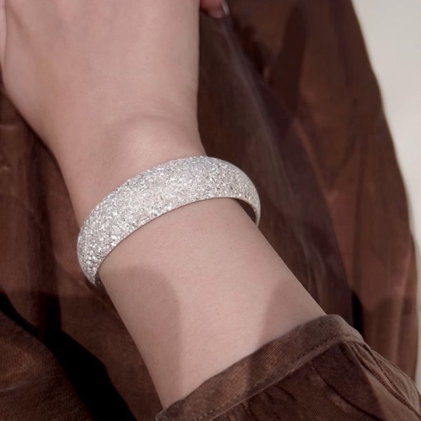#Snefnug bred glitter armbånd, bangle, justerbar#