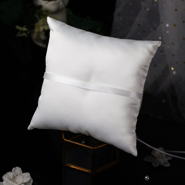 Bröllopspäls med satinband Vit kuddehållare Vintage