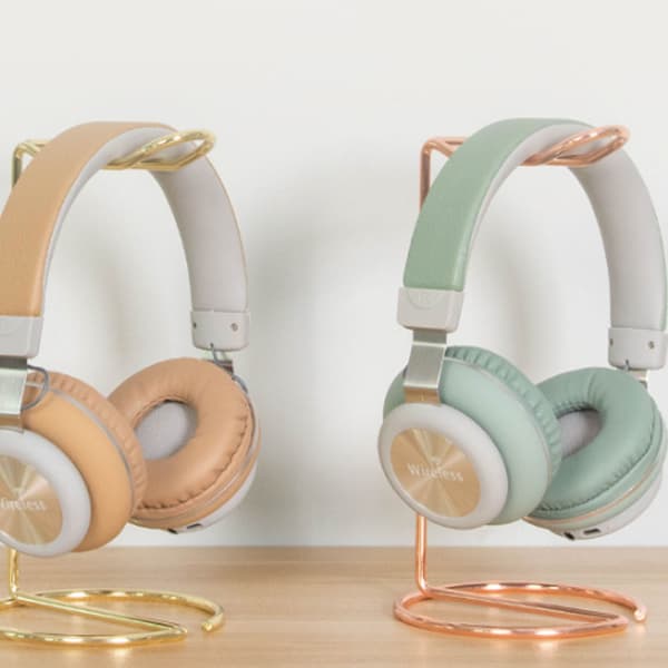 #rose gull hodetelefonstativ med metallbase#
