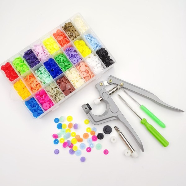 #24 farver plastikknapper med metaltangværktøj#
