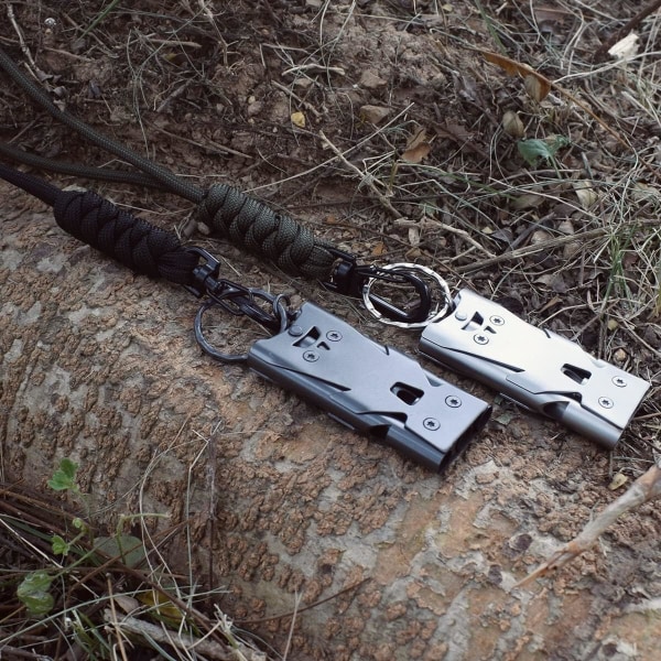 2 Nødhjelpsfløyter 3 Rør Høy Decibel Metallfløyte med Lanyard