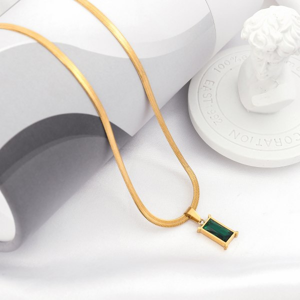 Versatile fashionable emerald brick inlaid snake bone chain