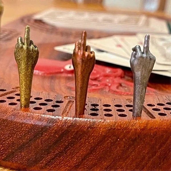9 kpl Hartsi Cribbage -nappuloita, Hauskat Cribbage -nappulat 3 värissä, Hauskat Cribbage -nappulat, Cribbage -laudan nappulat sopivat 1/8 tuuman reikiin, Lelupelitarvikkeet