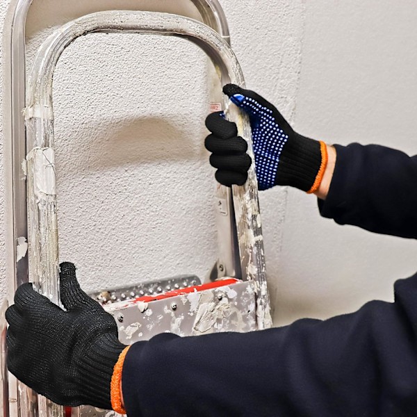 1 par PVC-arbetshandskar med halkfria dubbar. För montering, mai