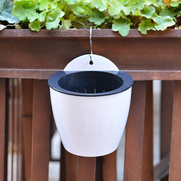 Sett med 7 potter - 13 cm hvite hengende blomster med automatisk vanning