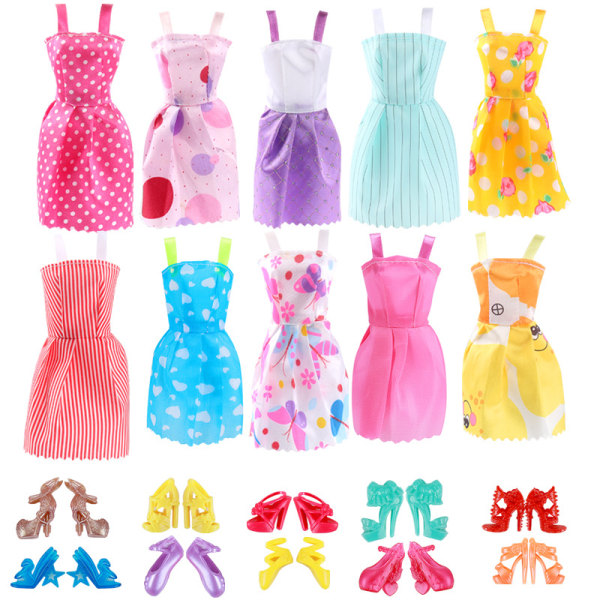 20 kpl 30 cm Barbie-nukkeja, 10 kpl vaatteita ja 10 paria kenkiä