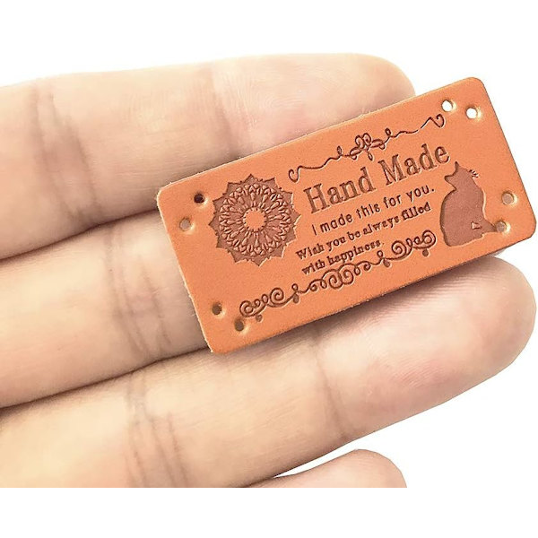 60 st 2x4 cm PU-läder Etiketter Handgjorda Kläder Präglade Etiketter med