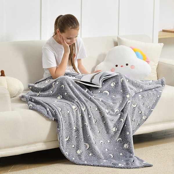 Selvlysende Fleece Tæppe 127 x 152 cm, Selvlysende Flanell Fleece Tæppe med Galaktiske Stjerner, Helårs Gråt Tæppe til Børneseng