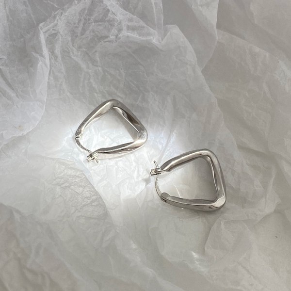 #S925 sterling silver, ett par nålörhängen i silver#