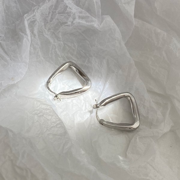 #S925 sterling sølv, et par sølv nål øredobber#