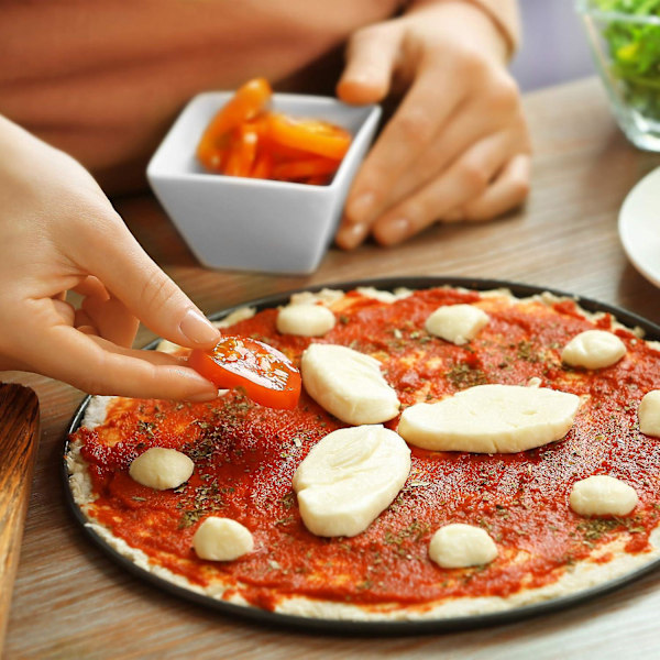 Sæt med 2 runde non-stick perforerede pizzaforme i gråt kulstofstål 32 cm