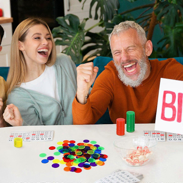 300 kpl Muovisia Pelimerkkejä Bingo-merkkejä Bingo-pelikortteihin Pelitarvikkeet (Sininen + Punainen + Keltainen + Vihreä + Violetti + Oranssi, jokaista 50 kpl)
