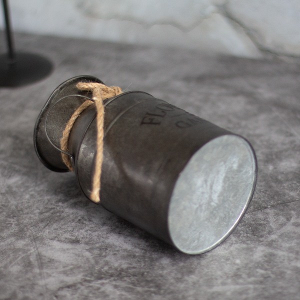 Vintage Metallblommavas - L11,5 x H19cm - Galvaniserad Vinta