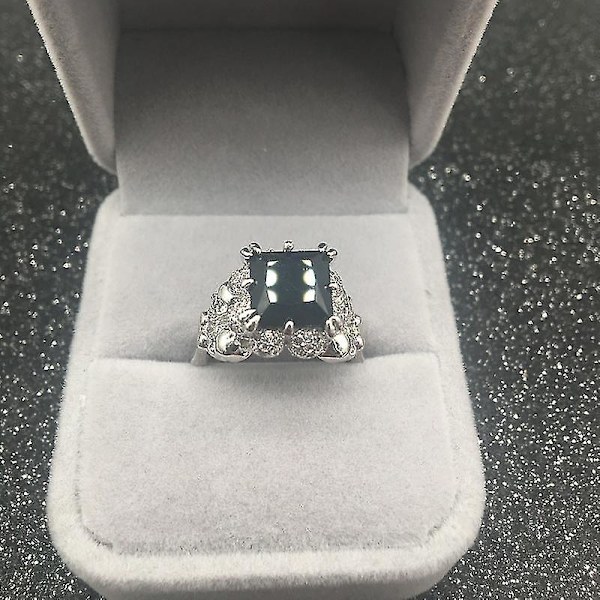 Julråtta Zirkon Ring Nr 8 Svart lila liten diamant