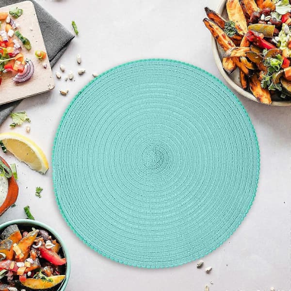 Punottu pöytätabletti ruokapöydälle keittiön työtasolle