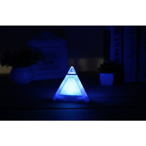 Pyramide Digital Vekkerklokke med 7 Fargeskiftende LED-lys