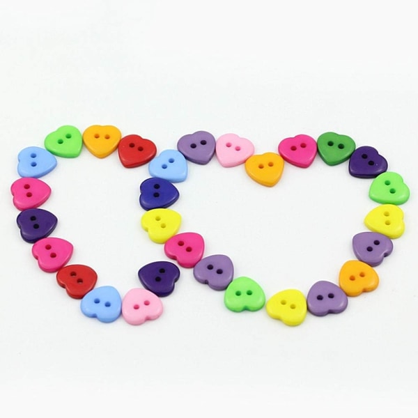 100 stk harpiks hjerteformede 2-hulls knapper for sying (tilfeldig farge