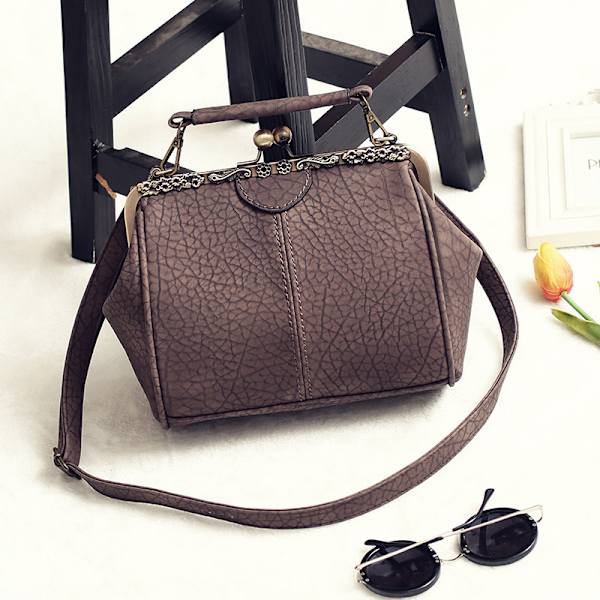 Retro Hollow Handväska för Kvinnor Läder Axelväska Kväll Kuvertväska Kiss Lock Stängning Crossbody Väska Handväska