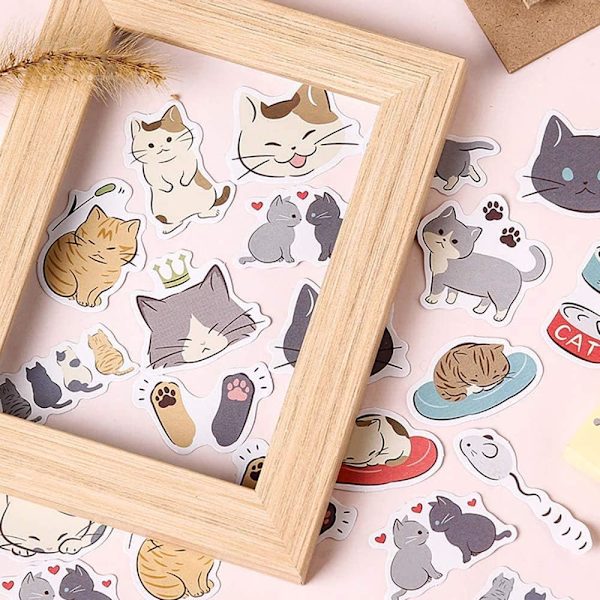Pieni kokoinen kannettavan tietokoneen tarra, 45 kpl laatikossa DIY koristeellinen super söpö kissa tarrat muistiinpanoille, leikekirjoille, matkalaukuille, päiväkirjoille, muistikirjoille, valokuva-albumeille