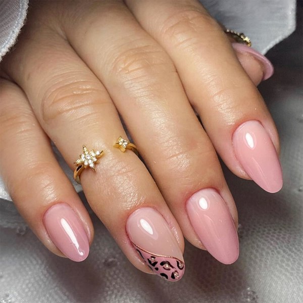 Press on Nails Mandel Oval-formad Medium Fake Nails Gradient Rosa False Nails Glod Line Glansiga Korta Akrylnaglar för kvinnor 24st