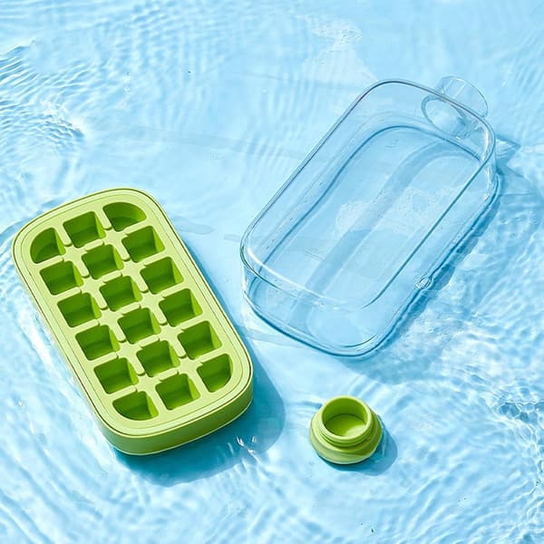 2-in-1 Ice Cube Tray with Lid and Container, Vertical Freezer Storage, Easy-Release Silicone Mold, 800ml + Straw + Strap - Green