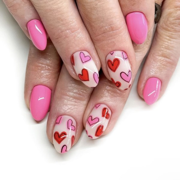 Rosa tryck på naglar Korta mandel falska naglar Alla hjärtans dag lim på naglar med söta hjärtan lösnaglar rosa cover lim på naglar 24 st.