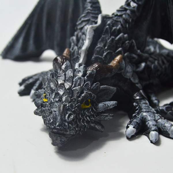 Large Crouching Dragon Gothic Dragon Halloween Decorative Resin