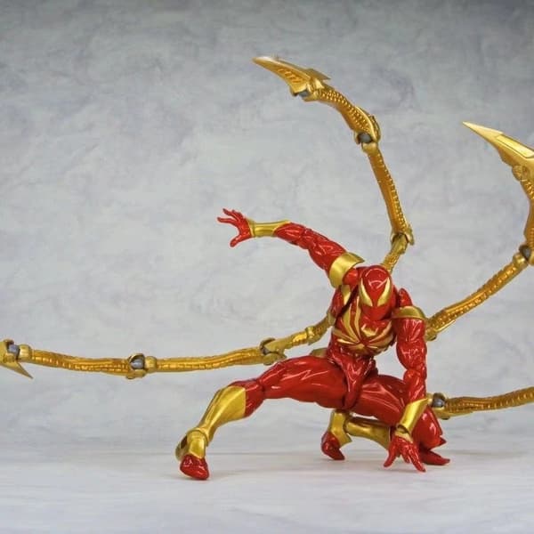 Yamaguchi-stil Iron Spider-Man figur, begrænset udgave, rød og sort bevægelig figur. red
