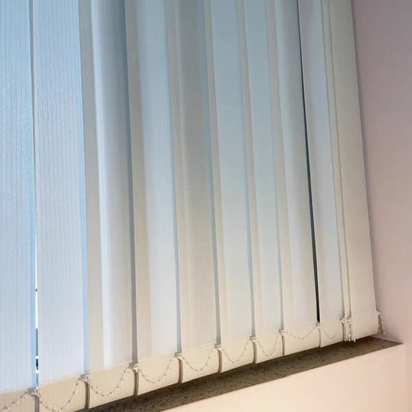 Plastbunnplate 127 mm sett med 10 bærbare vertikale persienner med vekter
