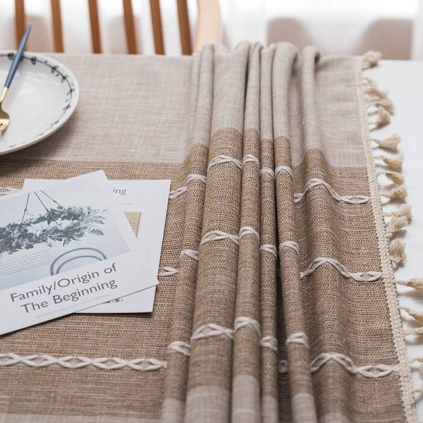 Solid bomulls- og linduk for rektangulære bord - Duk med robust gitterbroderi. (140 x 140 cm, Khaki)