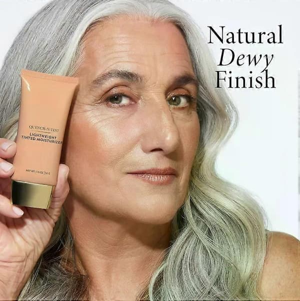 Quench-n-Tint Hydrating Foundation - Lys - Lett til middels byggbar dekning - Naturlig glød